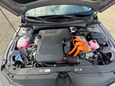 Used 2025 Hyundai Elantra Limited image 34