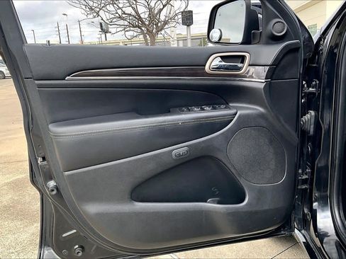 Used 2016 Jeep Grand Cherokee Overland w/ Advanced Technology Group image 20