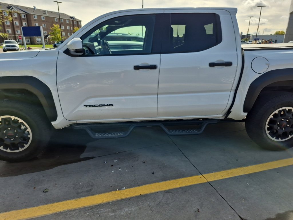 Used 2025 Toyota Tacoma TRD Off-Road AWD/4WD image 7