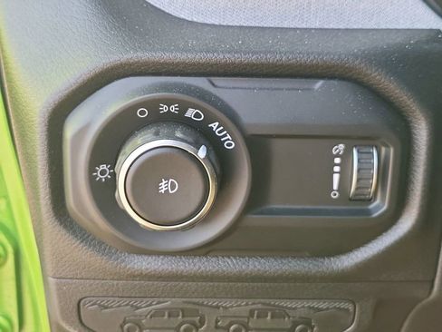 Used 2025 Jeep Wrangler Sport S image 23