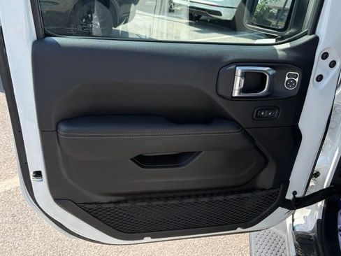 Used 2023 Jeep Wrangler Unlimited Sahara w/ Cold Weather Group AWD/4WD image 12
