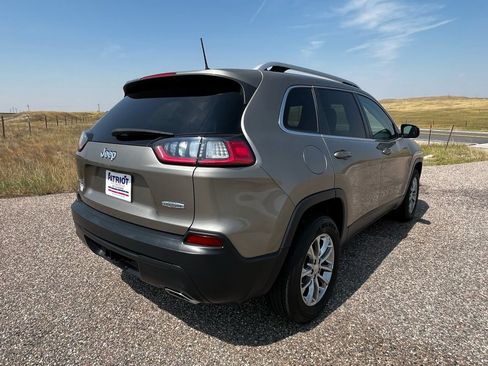 Used 2019 Jeep Cherokee Latitude Plus AWD/4WD image 5