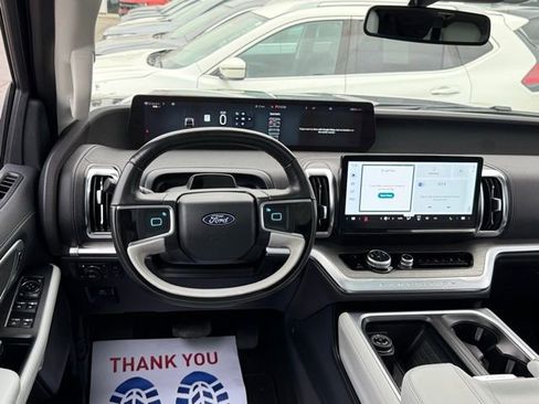 Certified 2025 Ford Expedition Max Platinum image 10