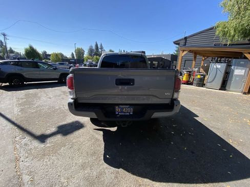 Used 2021 Toyota Tacoma TRD Sport w/ TRD Premium Sport Package AWD/4WD image 5