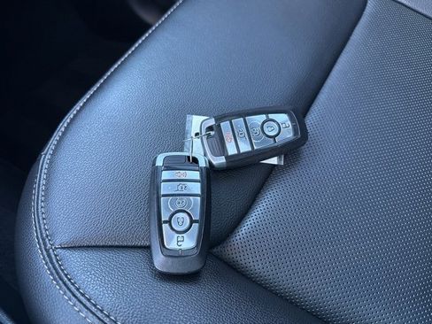 Used 2022 Ford Explorer Limited w/ Equipment Group 301A image 28