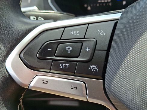 Used 2023 Volkswagen Tiguan SE AWD/4WD image 21