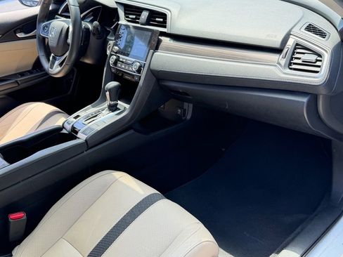 Used 2019 Honda Civic Touring image 14
