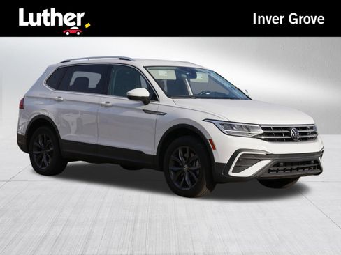 Used 2024 Volkswagen Tiguan SE image 1