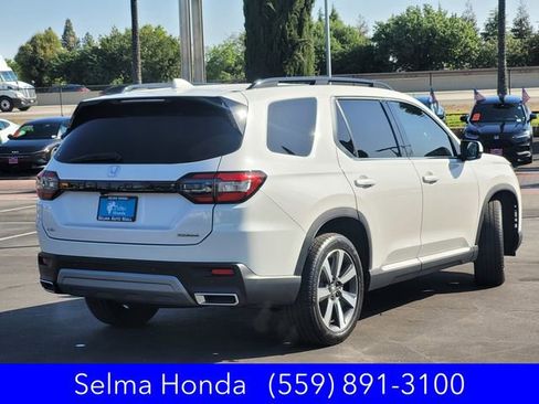 Used 2025 Honda Pilot Touring image 5