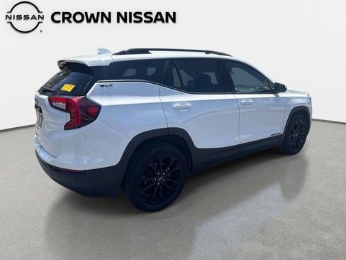 Used 2022 GMC Terrain SLT w/ Tech Package FWD image 8