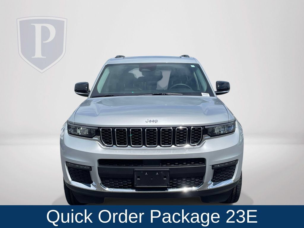 Used 2023 Jeep Grand Cherokee L Limited AWD/4WD image 3