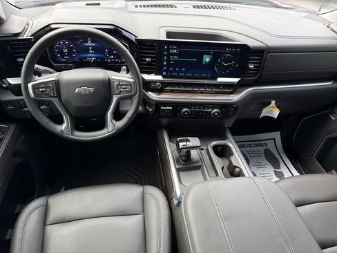 Used 2025 Chevrolet Silverado 1500 LT Trail Boss w/ LT Trail Boss Premium Package AWD/4WD image 2