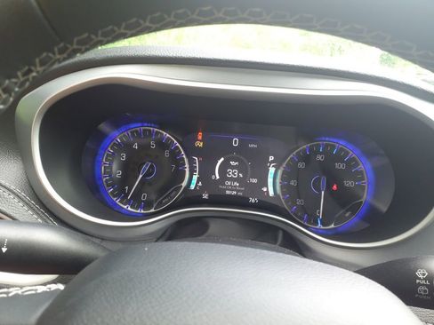 Used 2022 Chrysler Pacifica Touring-L w/ S Appearance Package FWD image 23