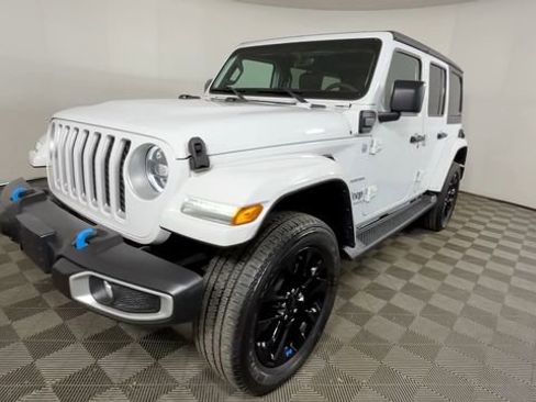 Used 2023 Jeep Wrangler Unlimited Sahara w/ Cold Weather Group AWD/4WD image 11