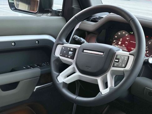 Used 2025 Land Rover Defender 110 X-Dynamic SE AWD/4WD image 86