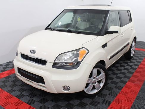 Used 2011 Kia Soul ! FWD image 4