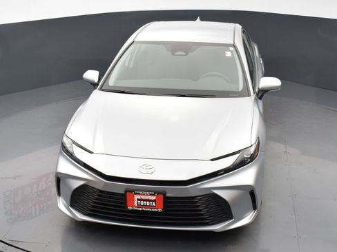 Used 2025 Toyota Camry LE image 23