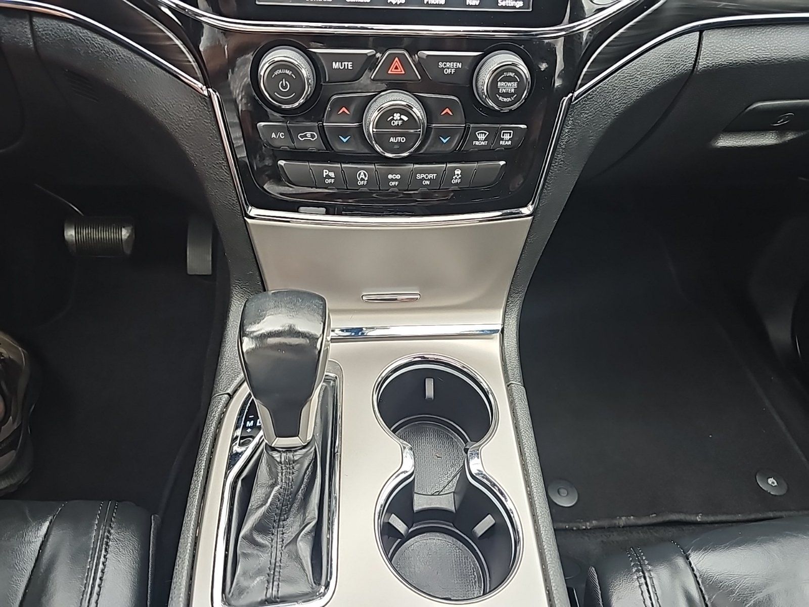 Used 2021 Jeep Grand Cherokee Limited AWD/4WD image 22
