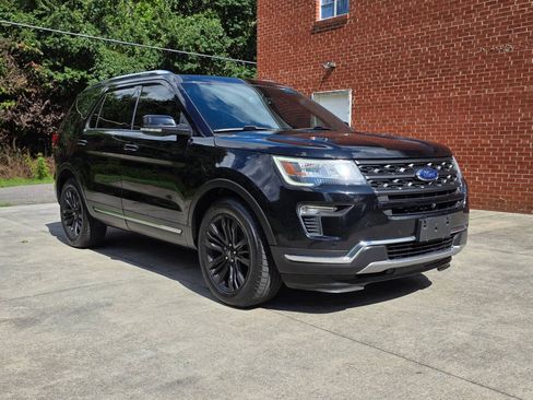 Used 2019 Ford Explorer Limited w/ Class III Trailer Tow Package AWD/4WD image 3