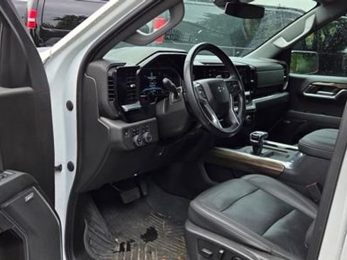 Used 2023 Chevrolet Silverado 1500 LT Trail Boss w/ LT Trail Boss Premium Package AWD/4WD image 13
