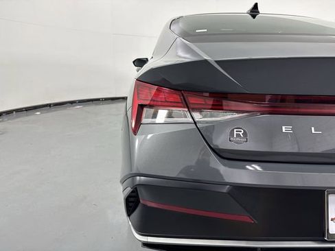 Used 2025 Hyundai Elantra SEL FWD image 31