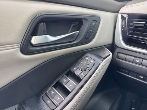 Used 2023 Nissan Rogue SL w/ SL Premium Package image 8