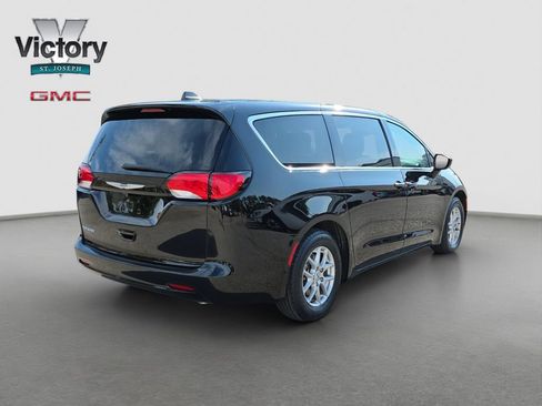 Used 2024 Chrysler Voyager LX FWD image 18
