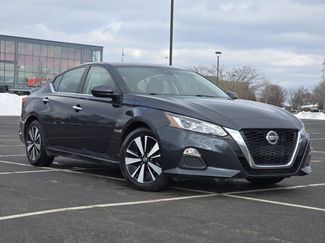 Used 2022 Nissan Altima 2.5 SV video 2