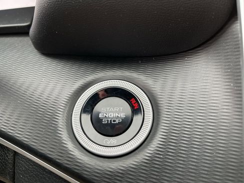 Used 2024 Jeep Grand Cherokee L Laredo image 16