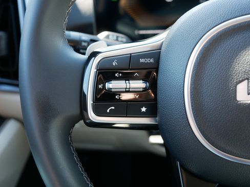 Certified 2025 Kia Sorento EX w/ EX Panoramic Sunroof Package image 31