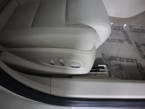 Used 2016 Cadillac XTS Luxury w/ Driver Awareness Package image 35