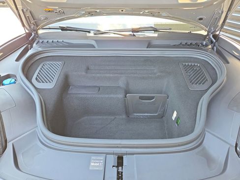 Certified 2025 Porsche Macan 4S Electric AWD/4WD image 32