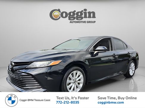 Used 2020 Toyota Camry LE image 1