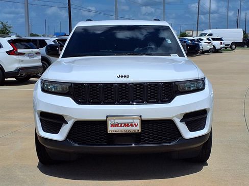 Used 2024 Jeep Grand Cherokee Altitude AWD/4WD image 5