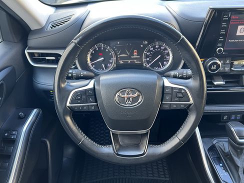 Used 2022 Toyota Highlander XLE image 29