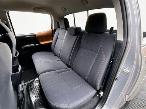 Used 2019 Toyota Tacoma SR5 image 18