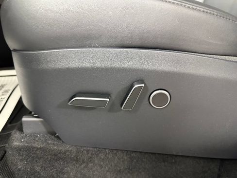 Used 2023 Tesla Model Y Long Range AWD/4WD image 21