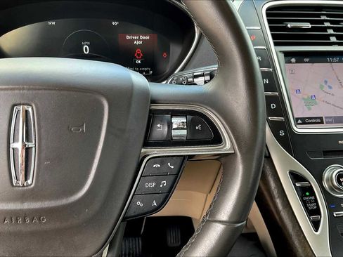 Used 2019 Lincoln Nautilus Reserve image 22