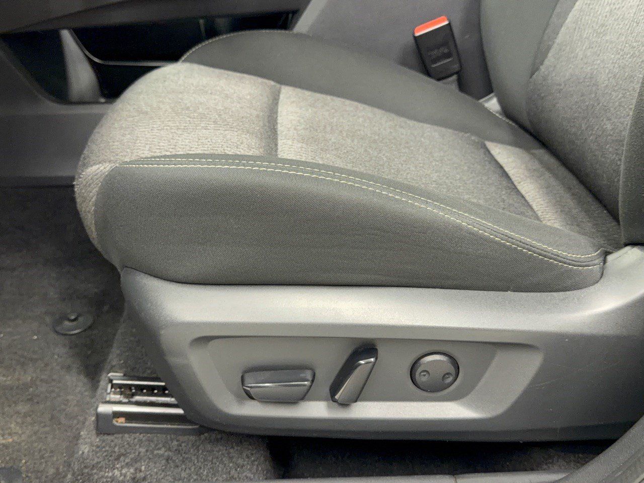Used 2025 Nissan Rogue SV AWD/4WD image 16