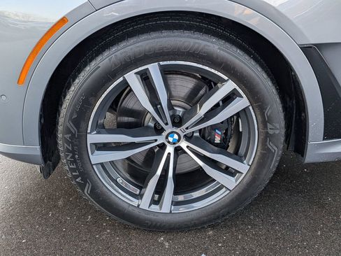 Used 2025 BMW X7 M60i w/ Climate Comfort Package image 36