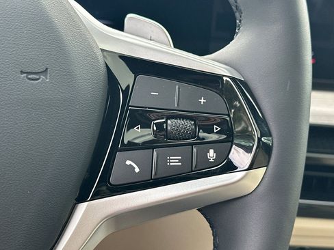 Used 2025 BMW 330i Sedan w/ Convenience Package image 31