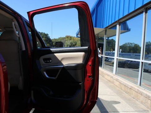Used 2017 Nissan Titan SV image 20