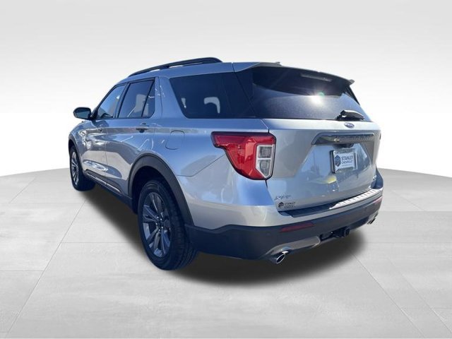 Used 2022 Ford Explorer XLT w/ Equipment Group 202A AWD/4WD image 3