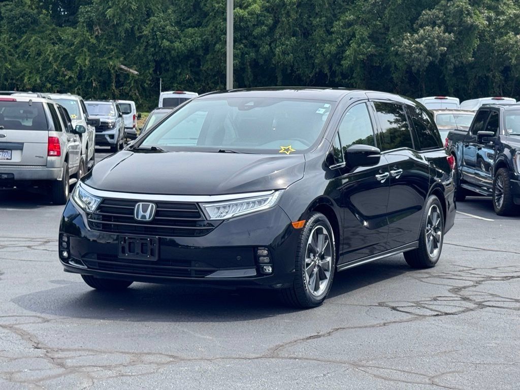 Used 2023 Honda Odyssey Elite image 2