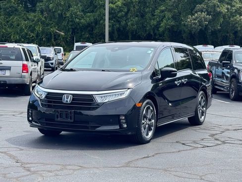 Used 2023 Honda Odyssey Elite image 2