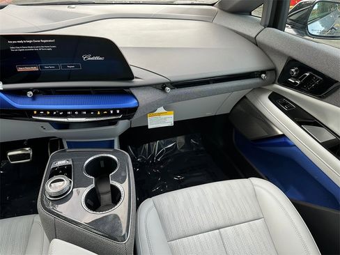 New 2026 Cadillac Optiq Luxury 2 image 18