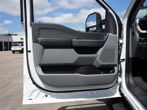 Used 2025 Ford F350 XLT AWD/4WD image 16