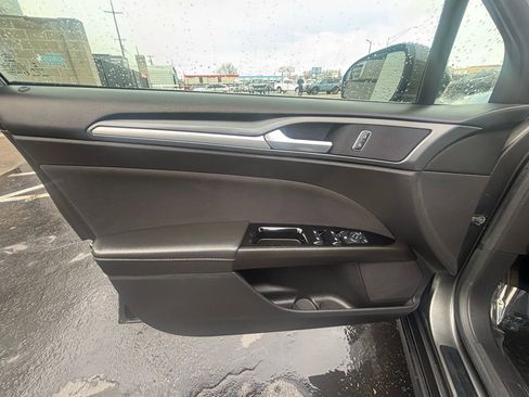 Used 2016 Ford Fusion SE image 11