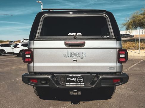 Used 2020 Jeep Gladiator Overland AWD/4WD image 4