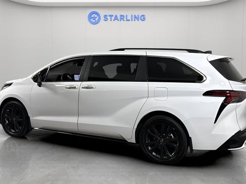 Used 2024 Toyota Sienna XSE image 4